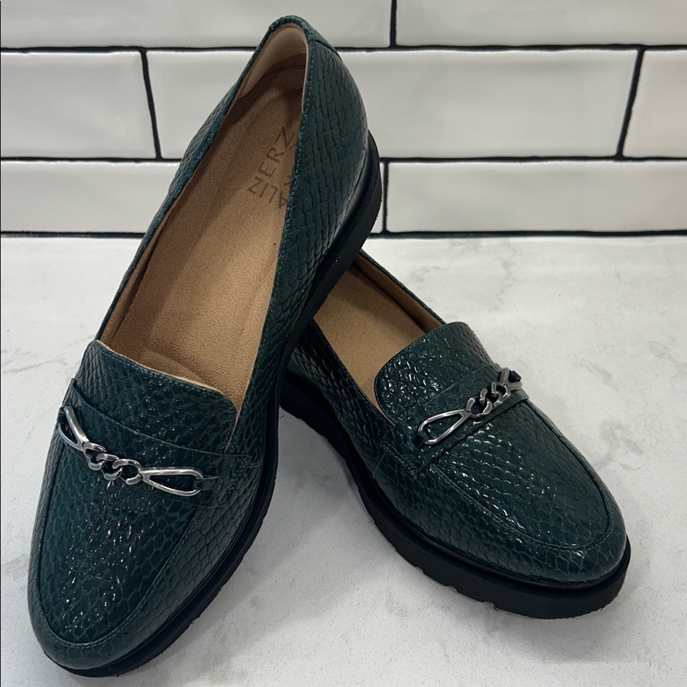 Naturalizer September Loafers with Chain Accent Crocodile Embossed Green 10 - Picture 5 of 16